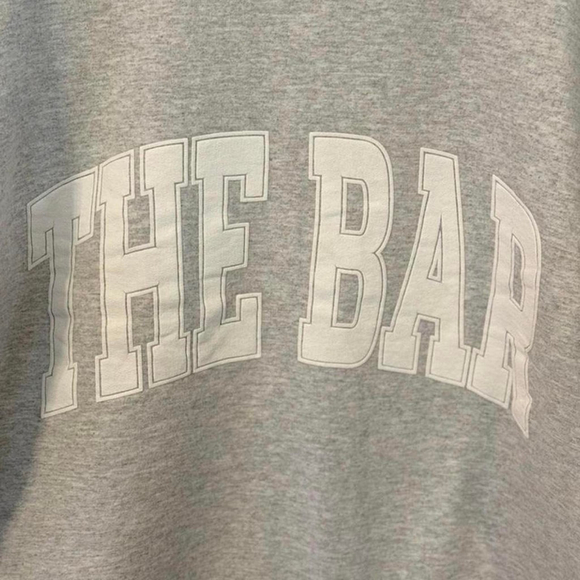 This is a pre-owned women's "THE BAR" sweatshirt in light heather grey, size L - Picture 6 of 8